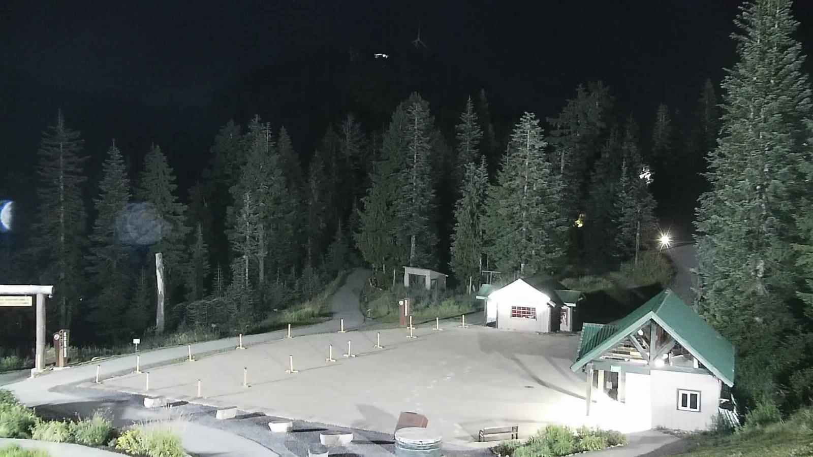 Webcam Grouse Mountain: Chalet Cam