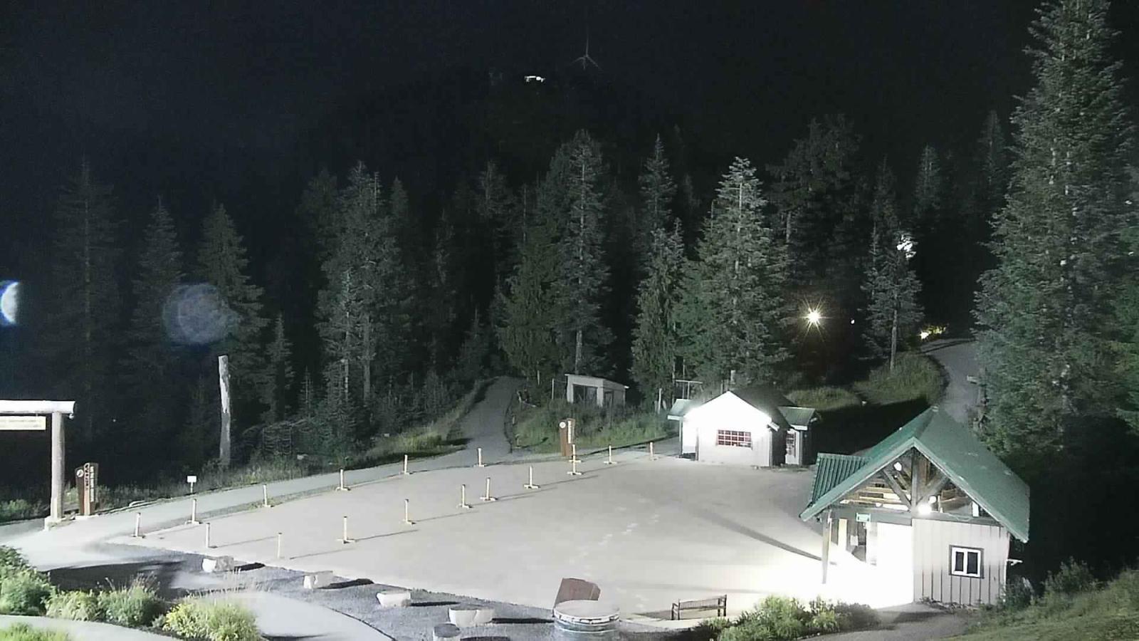 Webcam Grouse Mountain: Chalet Cam