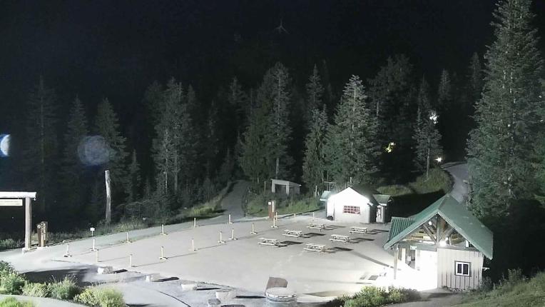 Webcam Grouse Mountain: Chalet Cam