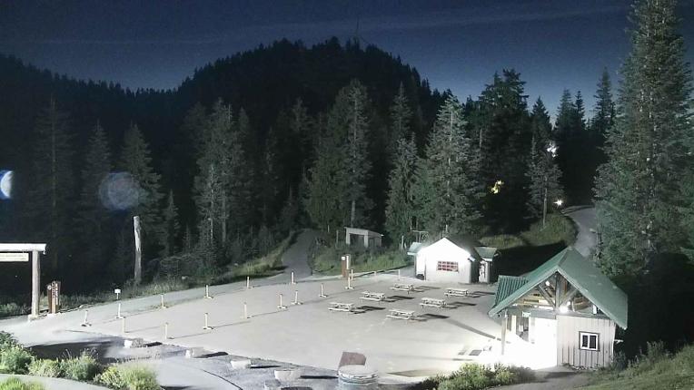 Webcam Grouse Mountain: Chalet Cam