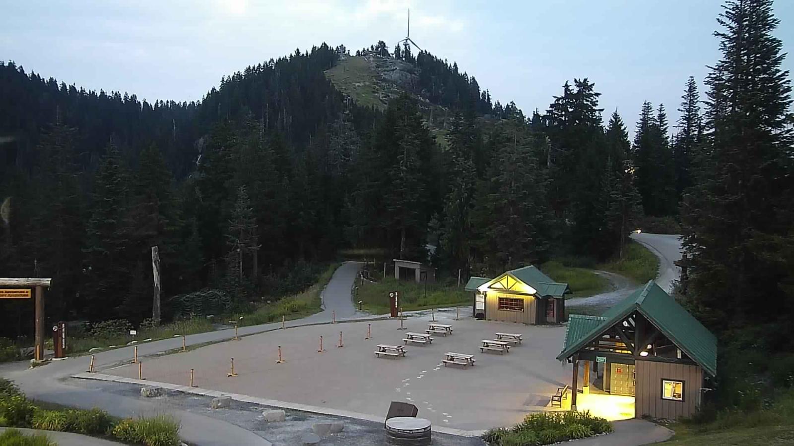 Webcam Grouse Mountain: Chalet Cam