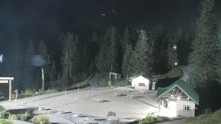 Webcam Grouse Mountain: Chalet Cam