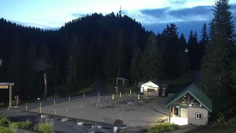 Webcam Grouse Mountain: Chalet Cam