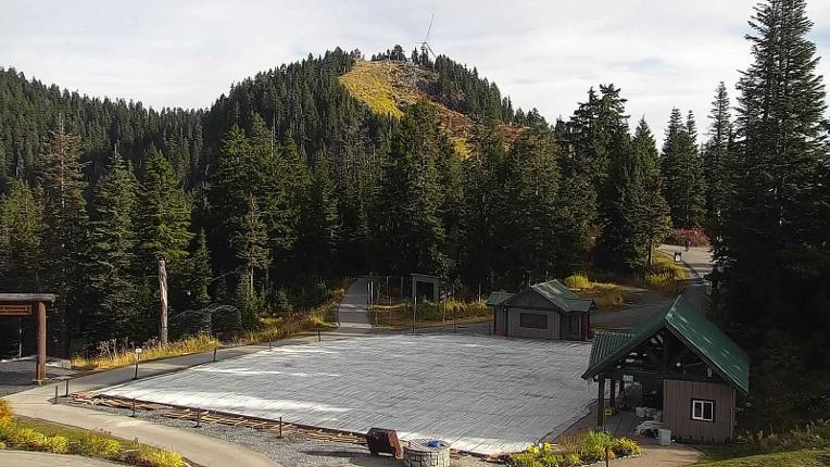 Webcam Grouse Mountain: Chalet Cam