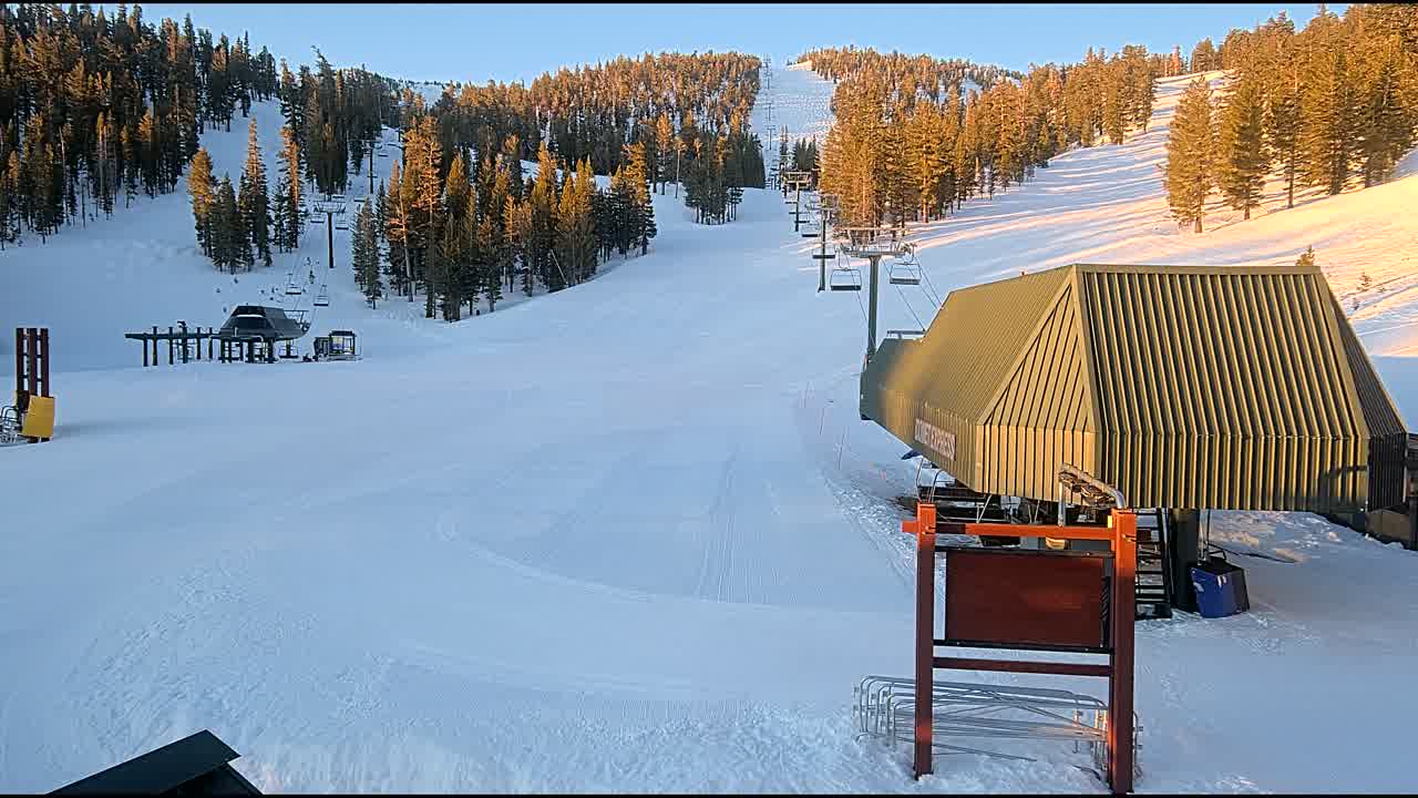 Webcam Heavenly: East peak lodge