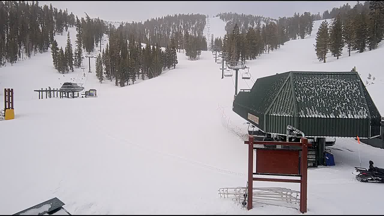 Webcam Heavenly: East peak lodge