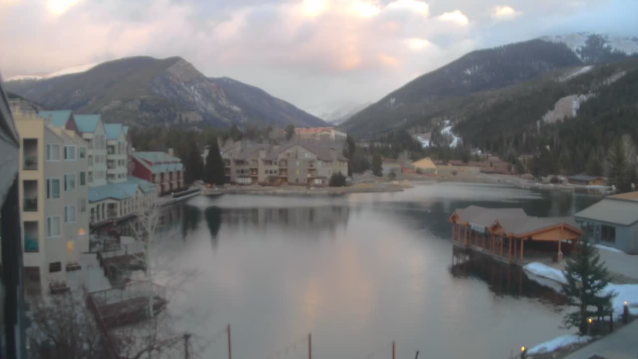 Webcam Keystone: Lakeside village