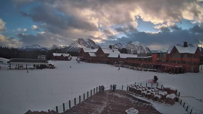 Webcam Lake Louise: Lodge of ten peaks