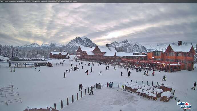 Webcam Lake Louise: Lodge of ten peaks