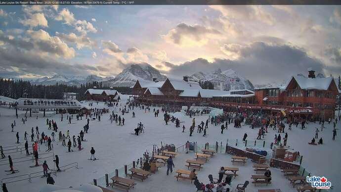 Webcam Lake Louise: Lodge of ten peaks