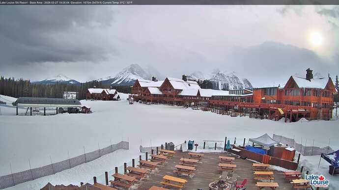 Webcam Lake Louise: Lodge of ten peaks