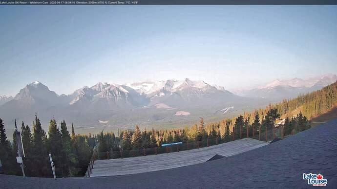 Webcam Lake Louise: Whitehorn Bistro Patio