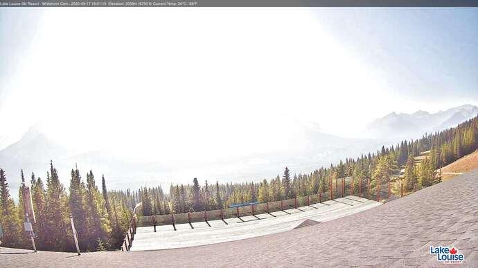 Webcam Lake Louise: Whitehorn Bistro Patio