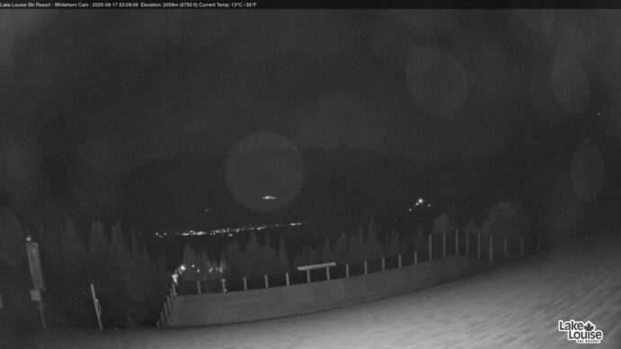 Webcam Lake Louise: Whitehorn Bistro Patio