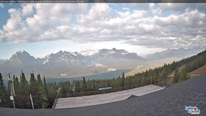 Webcam Lake Louise: Whitehorn Bistro Patio