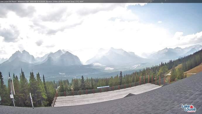 Webcam Lake Louise: Whitehorn Bistro Patio