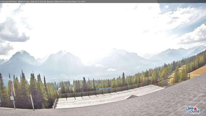 Webcam Lake Louise: Whitehorn Bistro Patio