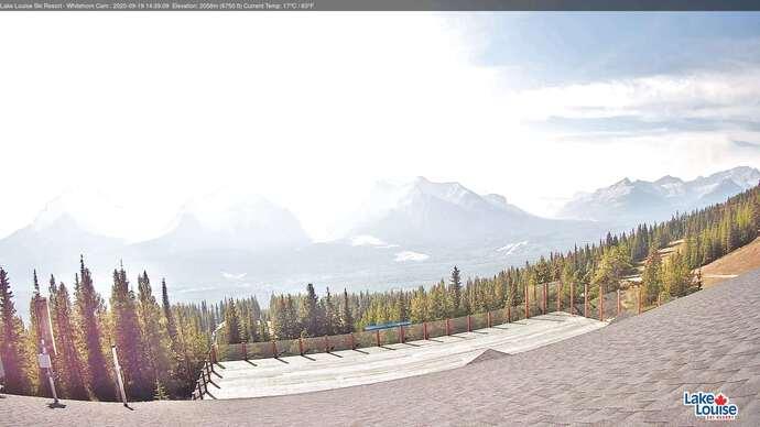 Webcam Lake Louise: Whitehorn Bistro Patio
