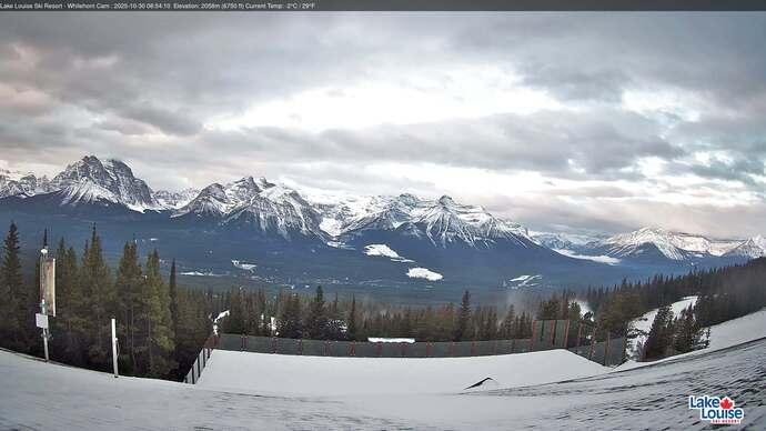 Webcam Lake Louise: Whitehorn Bistro Patio