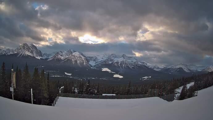 Webcam Lake Louise: Whitehorn Bistro Patio