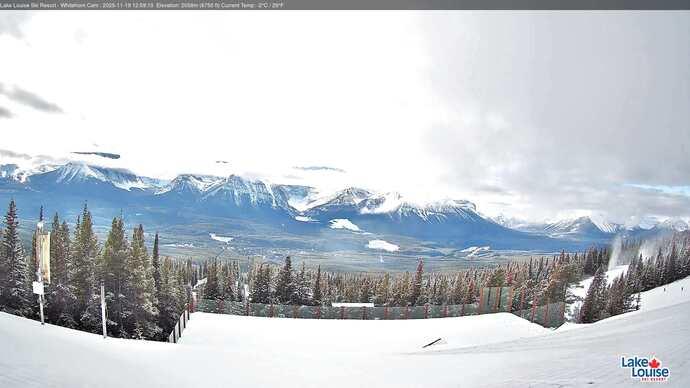Webcam Lake Louise: Whitehorn Bistro Patio