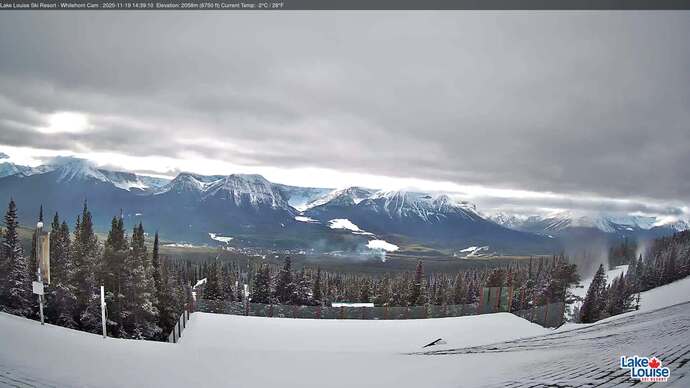 Webcam Lake Louise: Whitehorn Bistro Patio