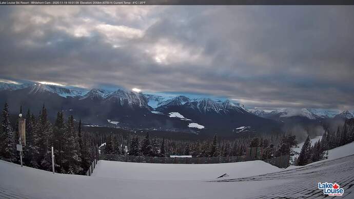 Webcam Lake Louise: Whitehorn Bistro Patio