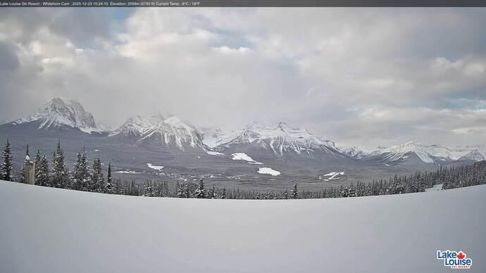 Webcam Lake Louise: Whitehorn Bistro Patio