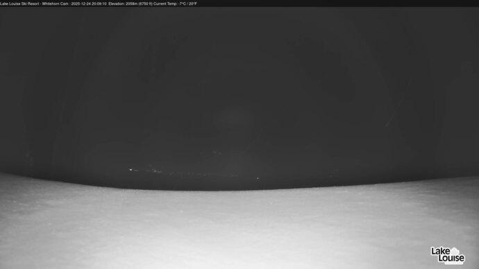 Webcam Lake Louise: Whitehorn Bistro Patio