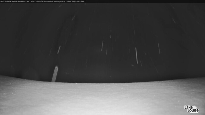 Webcam Lake Louise: Whitehorn Bistro Patio