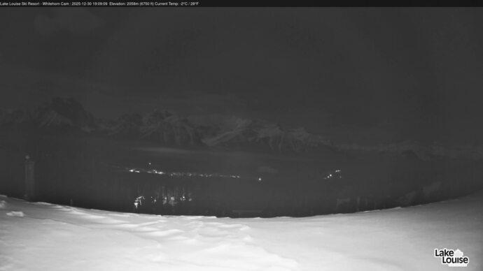Webcam Lake Louise: Whitehorn Bistro Patio