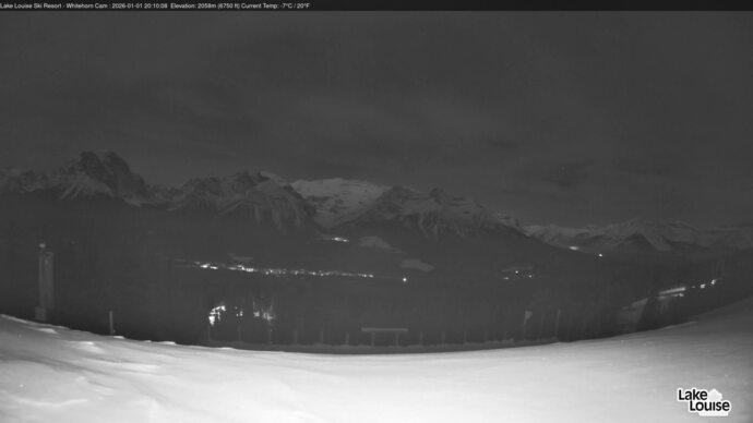 Webcam Lake Louise: Whitehorn Bistro Patio