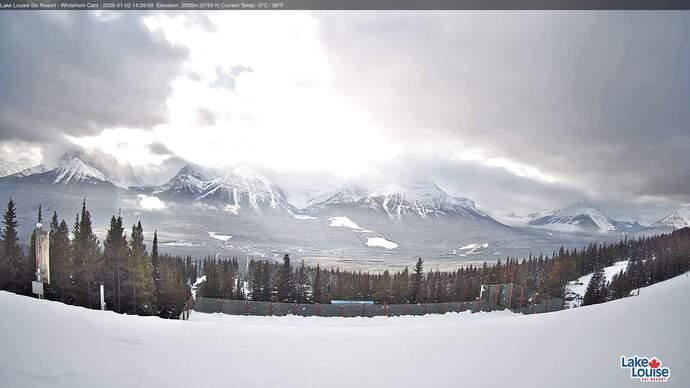 Webcam Lake Louise: Whitehorn Bistro Patio