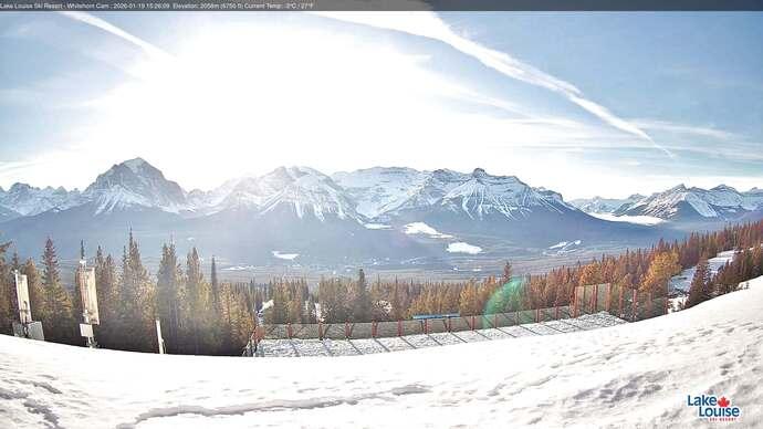 Webcam Lake Louise: Whitehorn Bistro Patio