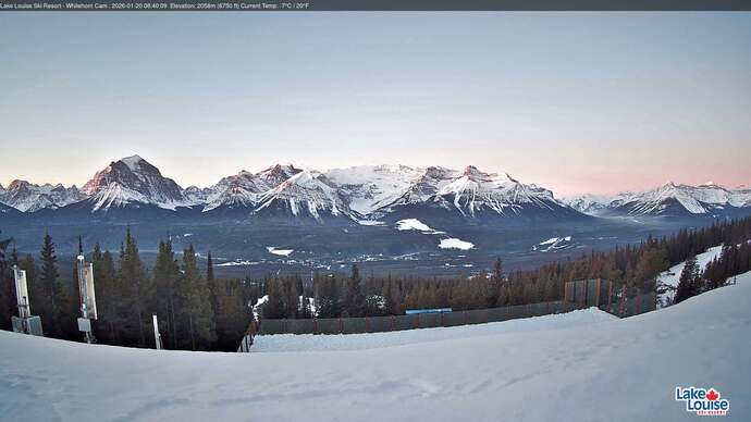Webcam Lake Louise: Whitehorn Bistro Patio
