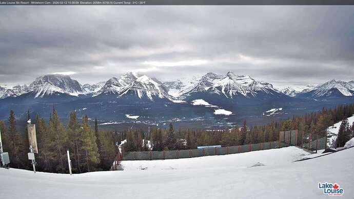 Webcam Lake Louise: Whitehorn Bistro Patio