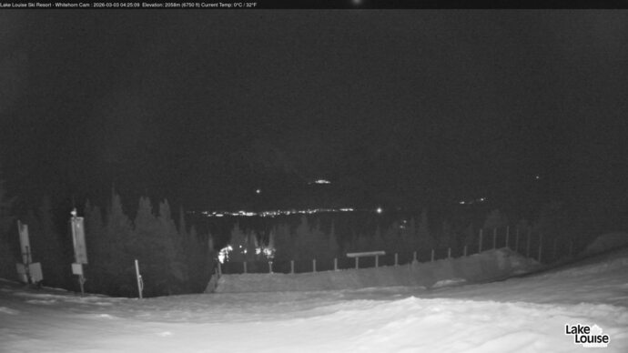 Webcam Lake Louise: Whitehorn Bistro Patio