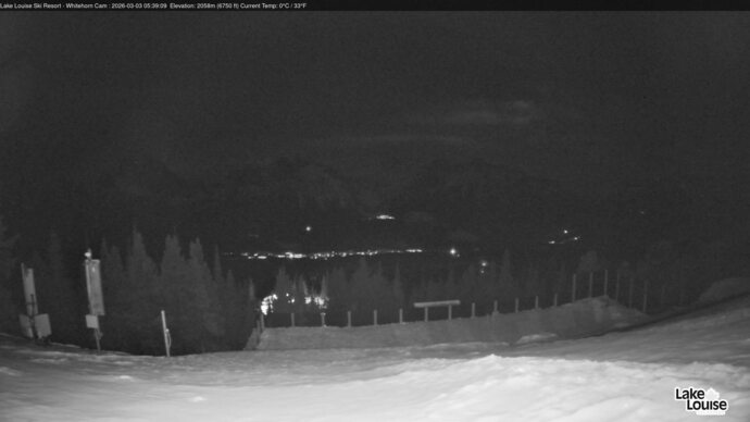 Webcam Lake Louise: Whitehorn Bistro Patio