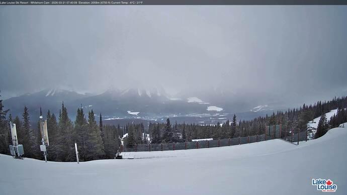 Webcam Lake Louise: Whitehorn Bistro Patio