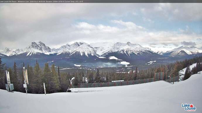 Webcam Lake Louise: Whitehorn Bistro Patio