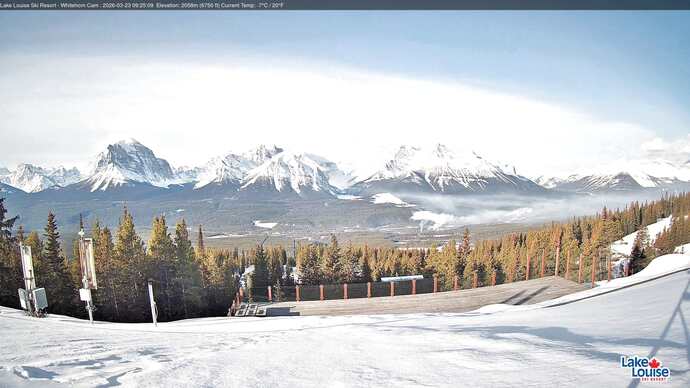 Webcam Lake Louise: Whitehorn Bistro Patio