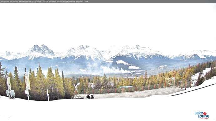 Webcam Lake Louise: Whitehorn Bistro Patio