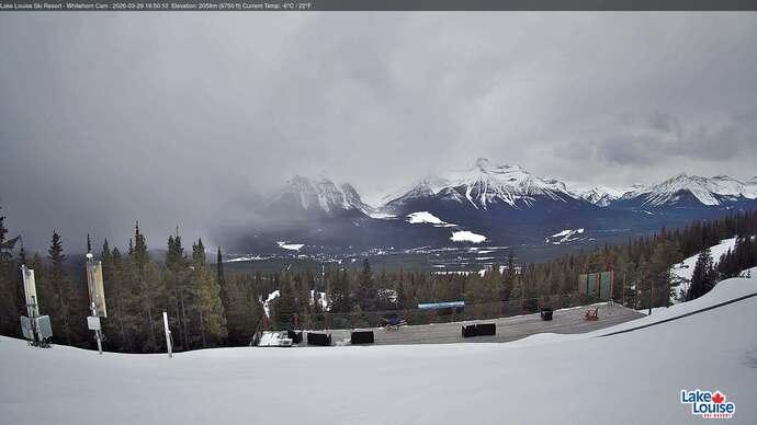 Webcam Lake Louise: Whitehorn Bistro Patio