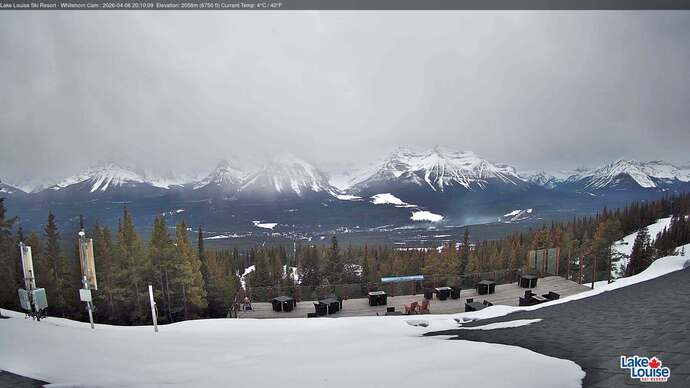 Webcam Lake Louise: Whitehorn Bistro Patio