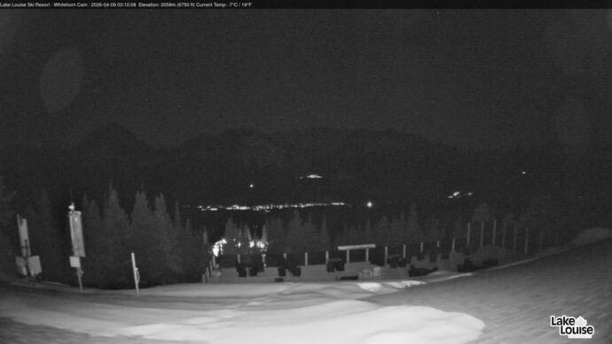 Webcam Lake Louise: Whitehorn Bistro Patio