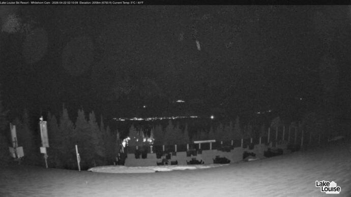 Webcam Lake Louise: Whitehorn Bistro Patio