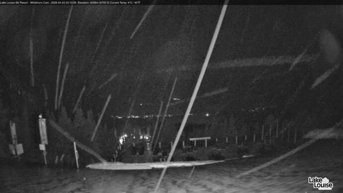 Webcam Lake Louise: Whitehorn Bistro Patio