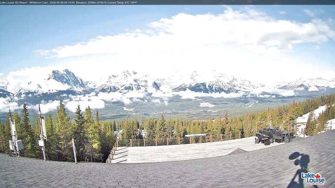 Webcam Lake Louise: Whitehorn Bistro Patio