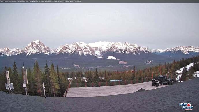 Webcam Lake Louise: Whitehorn Bistro Patio