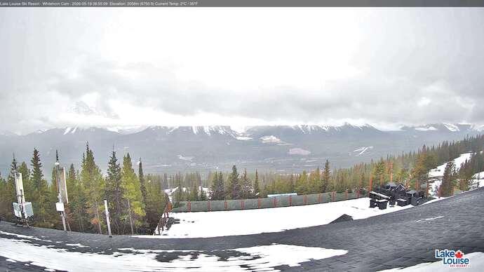 Webcam Lake Louise: Whitehorn Bistro Patio